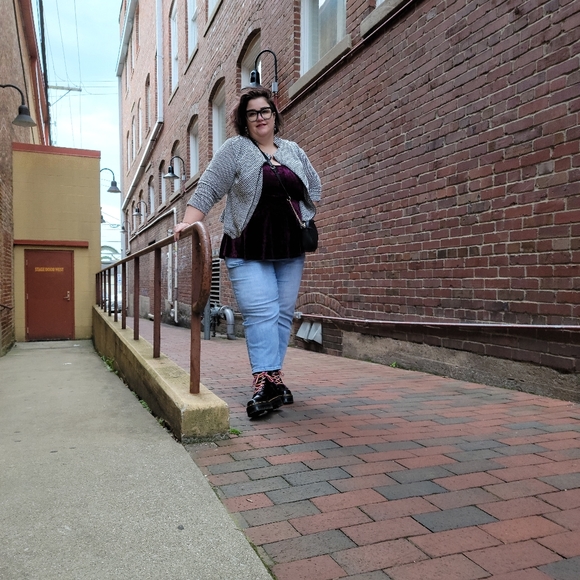 Meet your Posher, Janelle - Picture 2 of 4